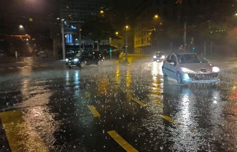 下大雨圖片|超过 70000 张关于“大雨”和“雨”的免费图片